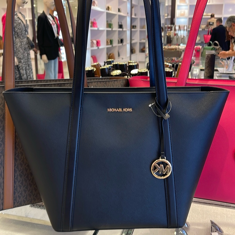 MICHAEL KORS 
Pratt Large Tote Shoulder Bag
COLOR BLACK
NWT